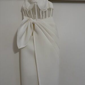 Elegant White Strapless Dress